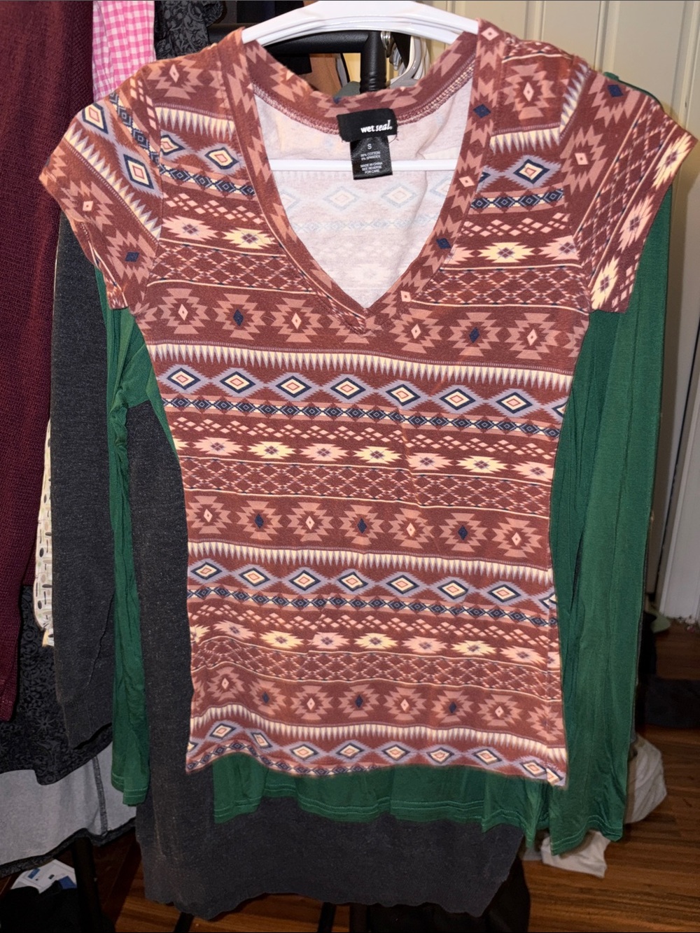 Wet Seal Women's V-Neck Aztec Print Sweater Top in Rust and Cream